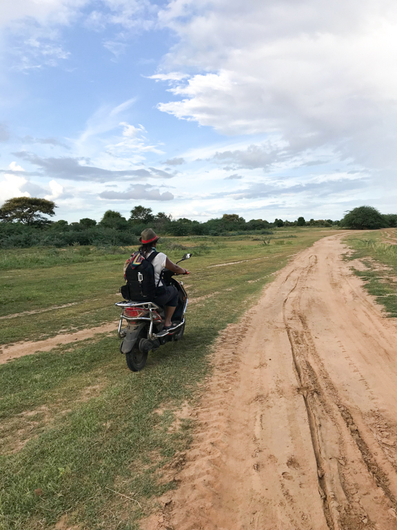 Scooter à Bagan