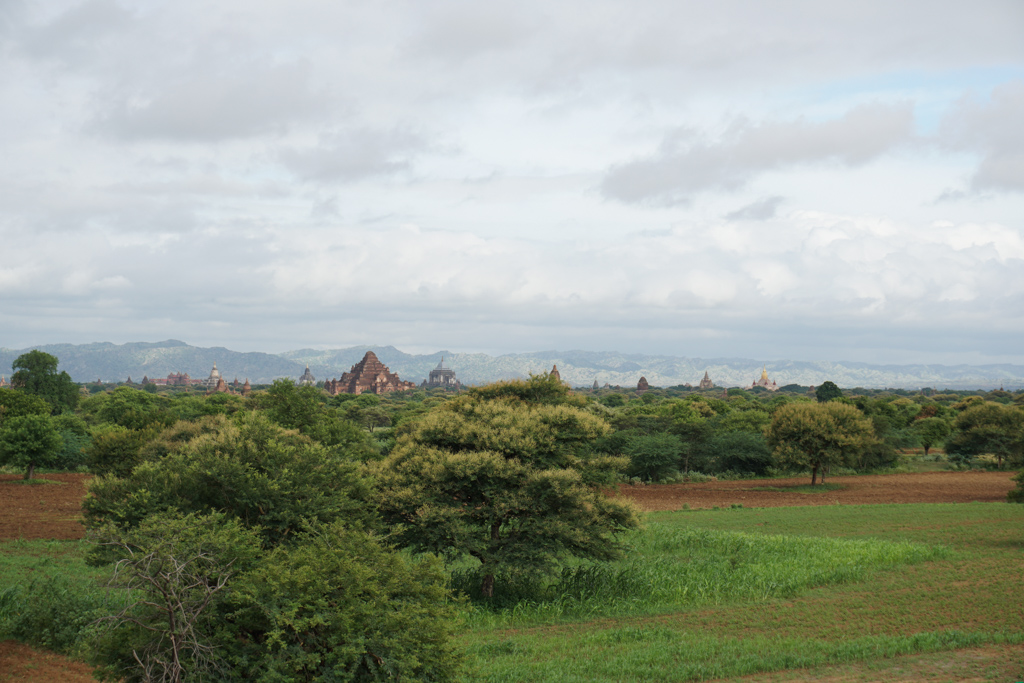 Attente du coucher de soleil, ciel nuageux