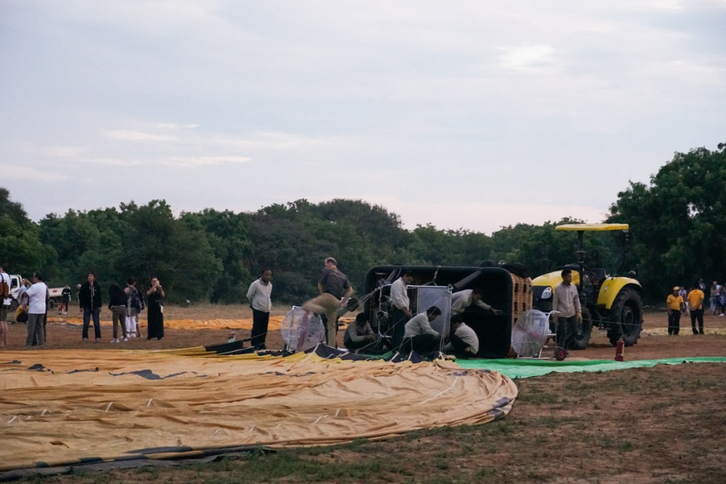 Préparation montgolfière à Bagan