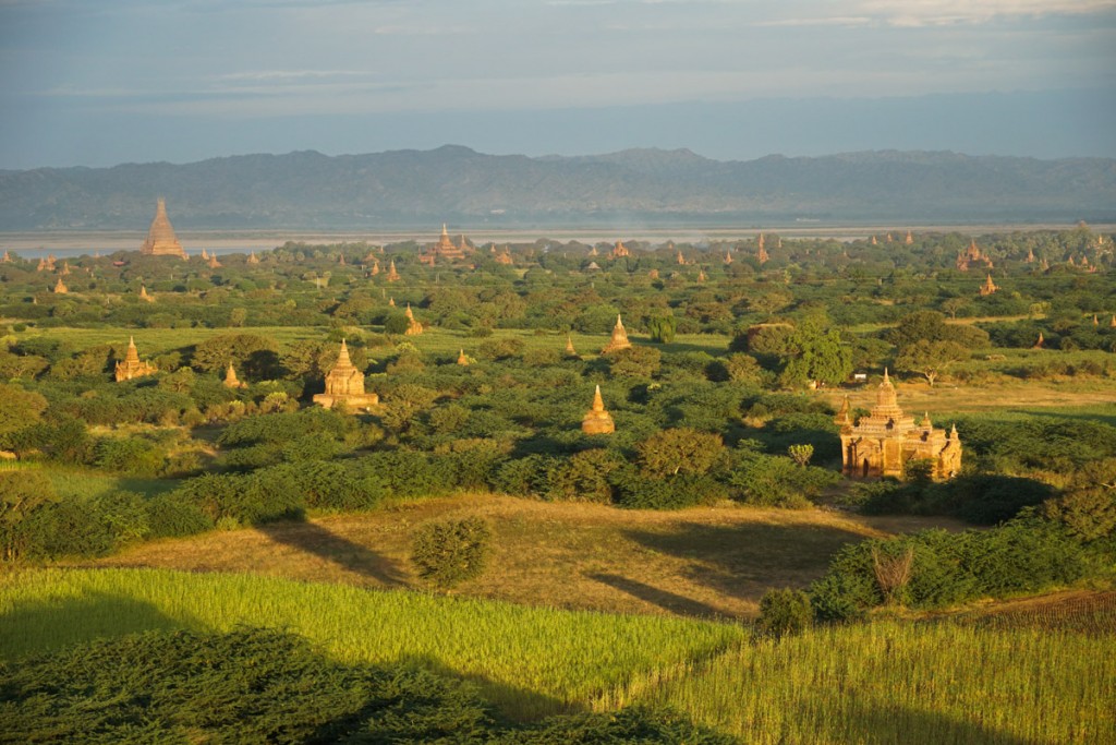Vol en montgolfière à Bagan au lever du soleil