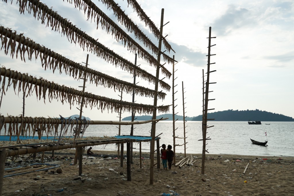 Poissons séchés à proximité de Ye