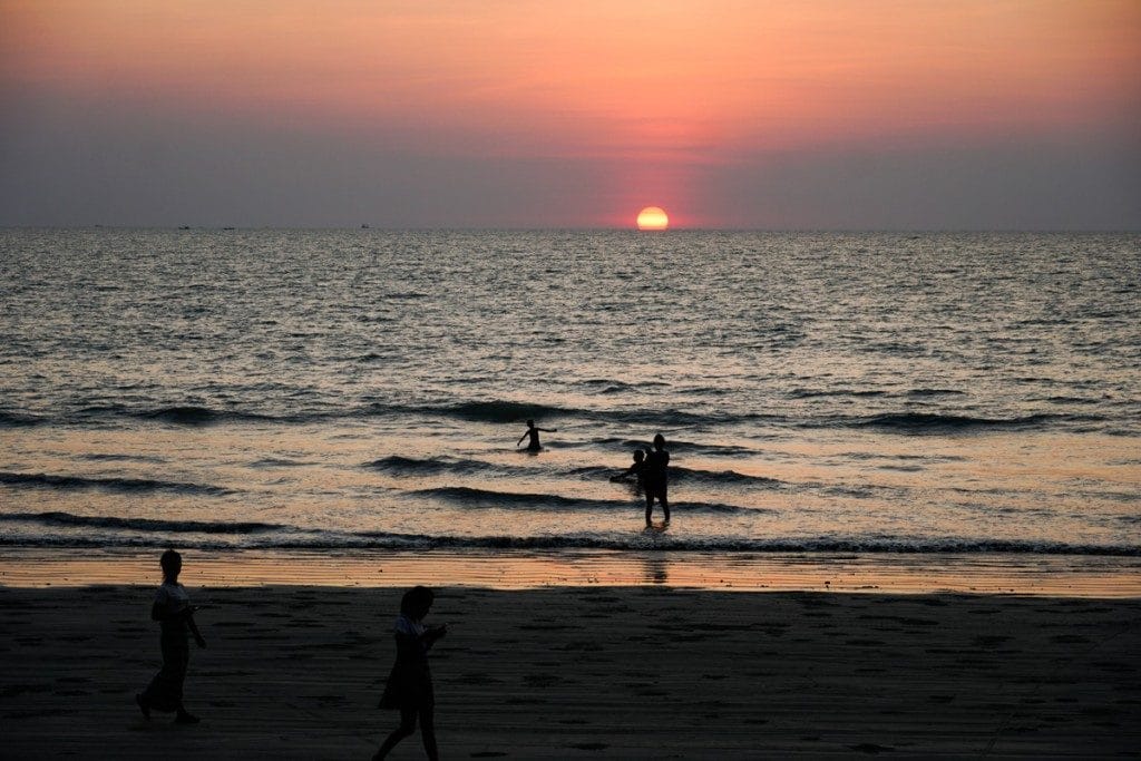 Coucher de soleil à Maung Ma Gan Beach