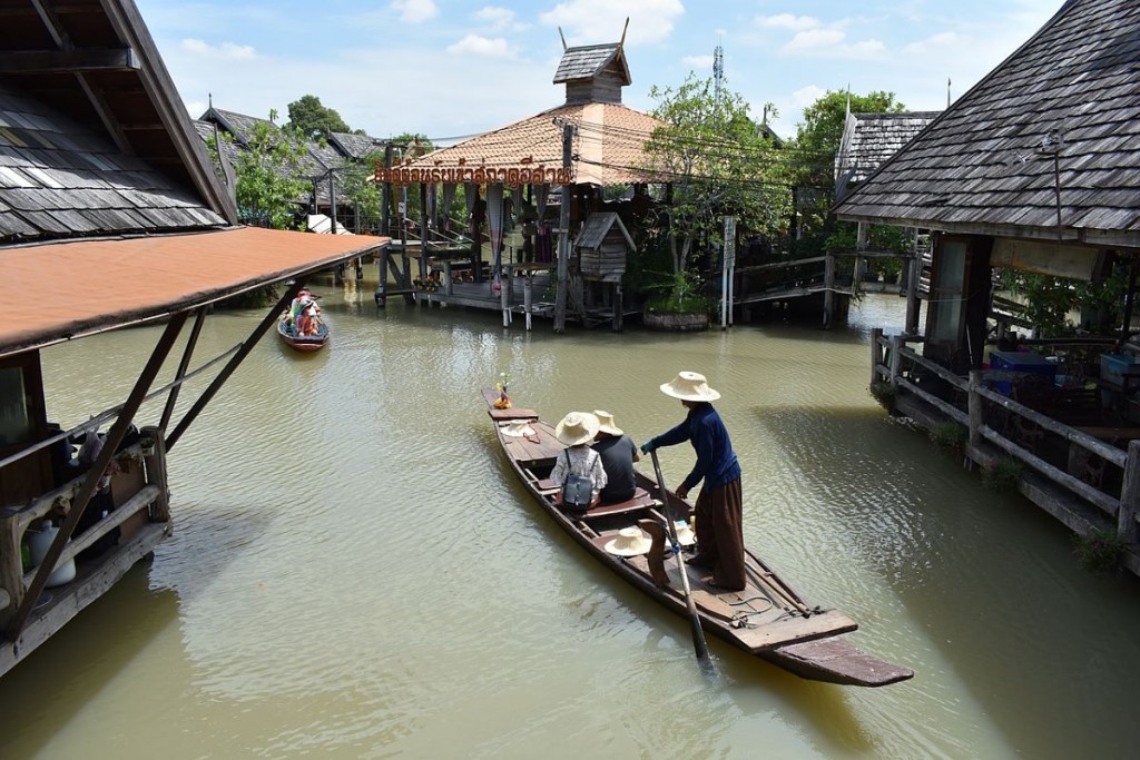 Marché flottant à Pattaya