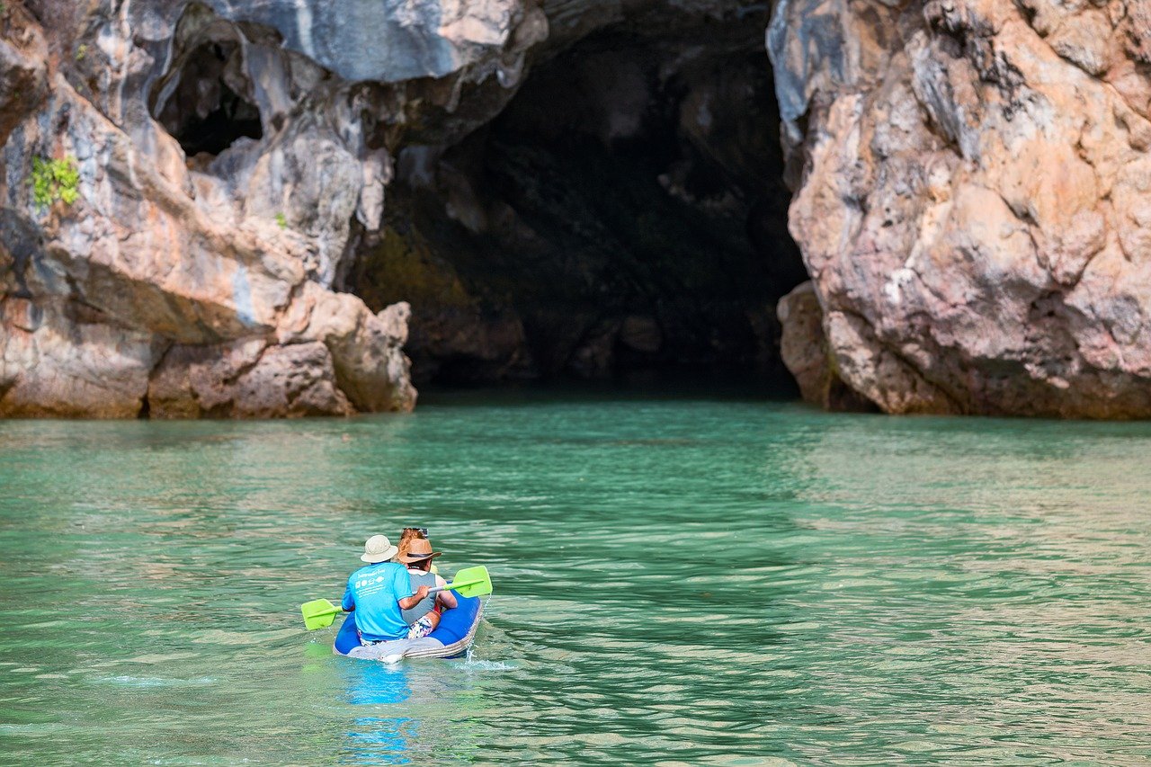 Canoe dans la baie de Phang Nga